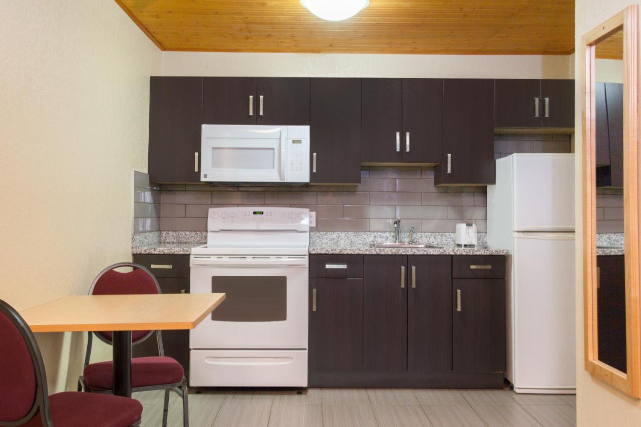 Econo Lodge Inn & Suites Medicine Hat Zewnętrze zdjęcie