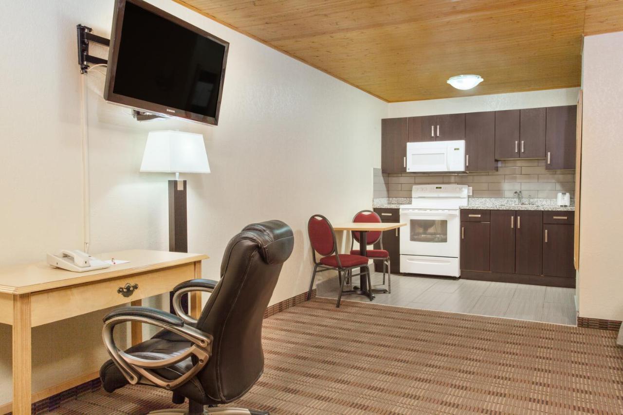 Econo Lodge Inn & Suites Medicine Hat Zewnętrze zdjęcie
