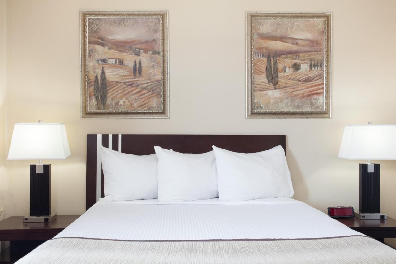Econo Lodge Inn & Suites Medicine Hat Zewnętrze zdjęcie