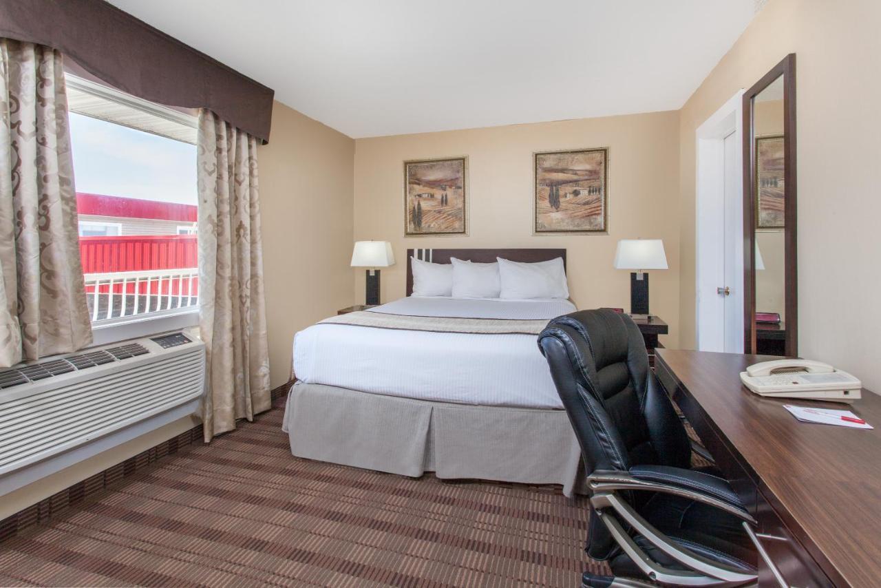 Econo Lodge Inn & Suites Medicine Hat Zewnętrze zdjęcie