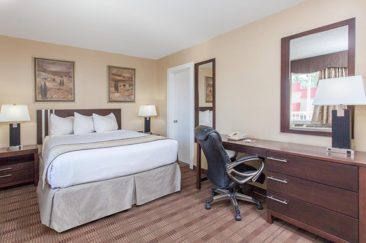 Econo Lodge Inn & Suites Medicine Hat Zewnętrze zdjęcie